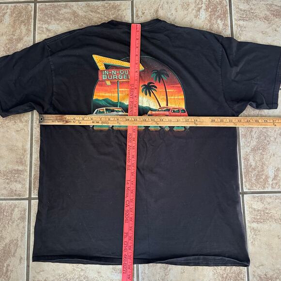 In-N-Out Burger Men T-Shirt Black Retro Classic Vintage Cars Sunset Tee Size XL - Picture 3 of 5
